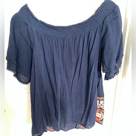 Crown & Ivy Navy Embroidered Off-Shoulder Peasant Top Sz 1X - Picture 6 of 7